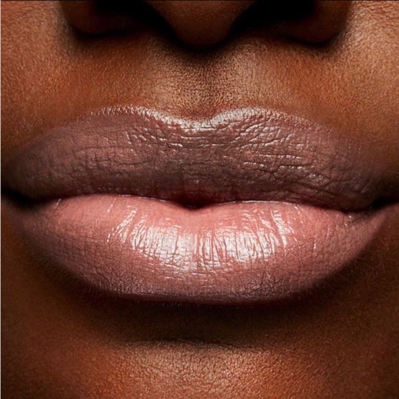 Mac Cosmetics Lusterglass Sheer-Shine Lipstick in Hug Me New - Picture 6 of 11